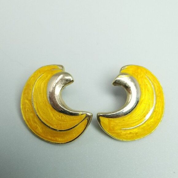 Vintage Yellow Enamel Crescent Shape Stud Earrings, 80s 90s Retro Style - Picture 5 of 6